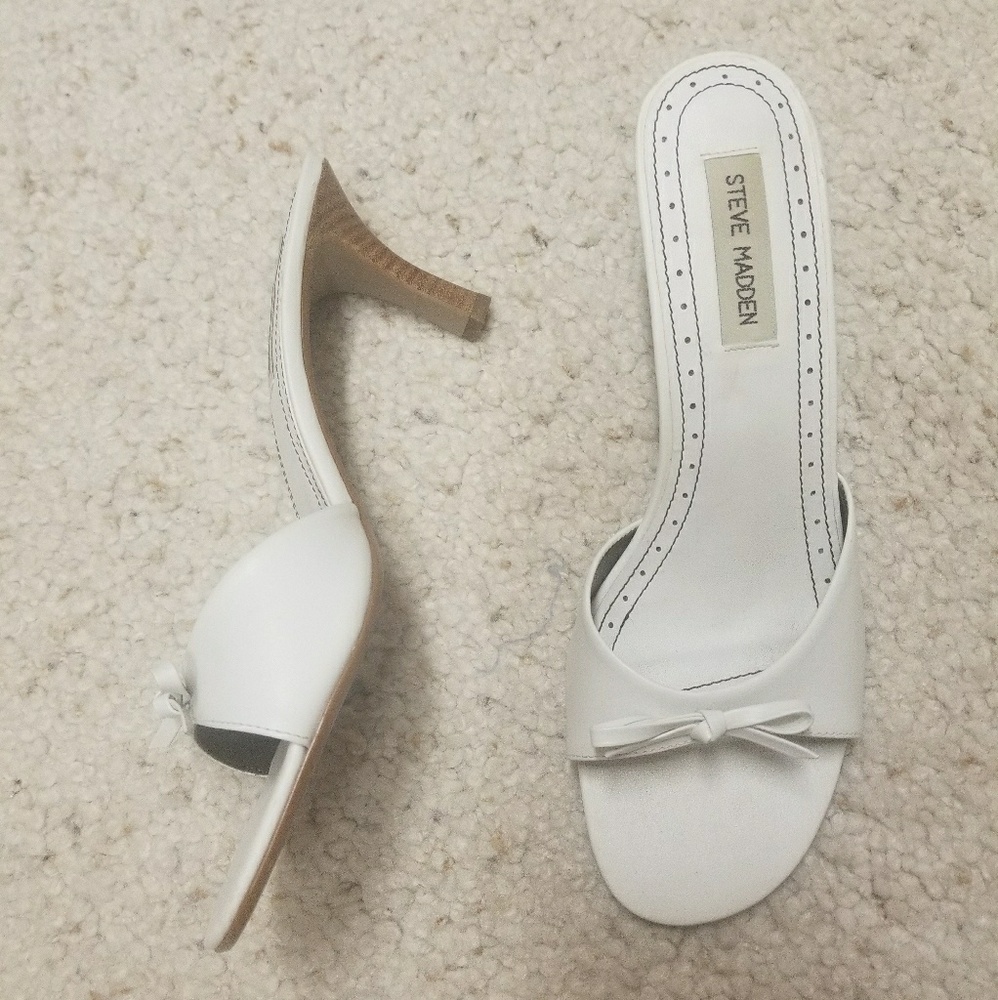 Adorable white bow heels